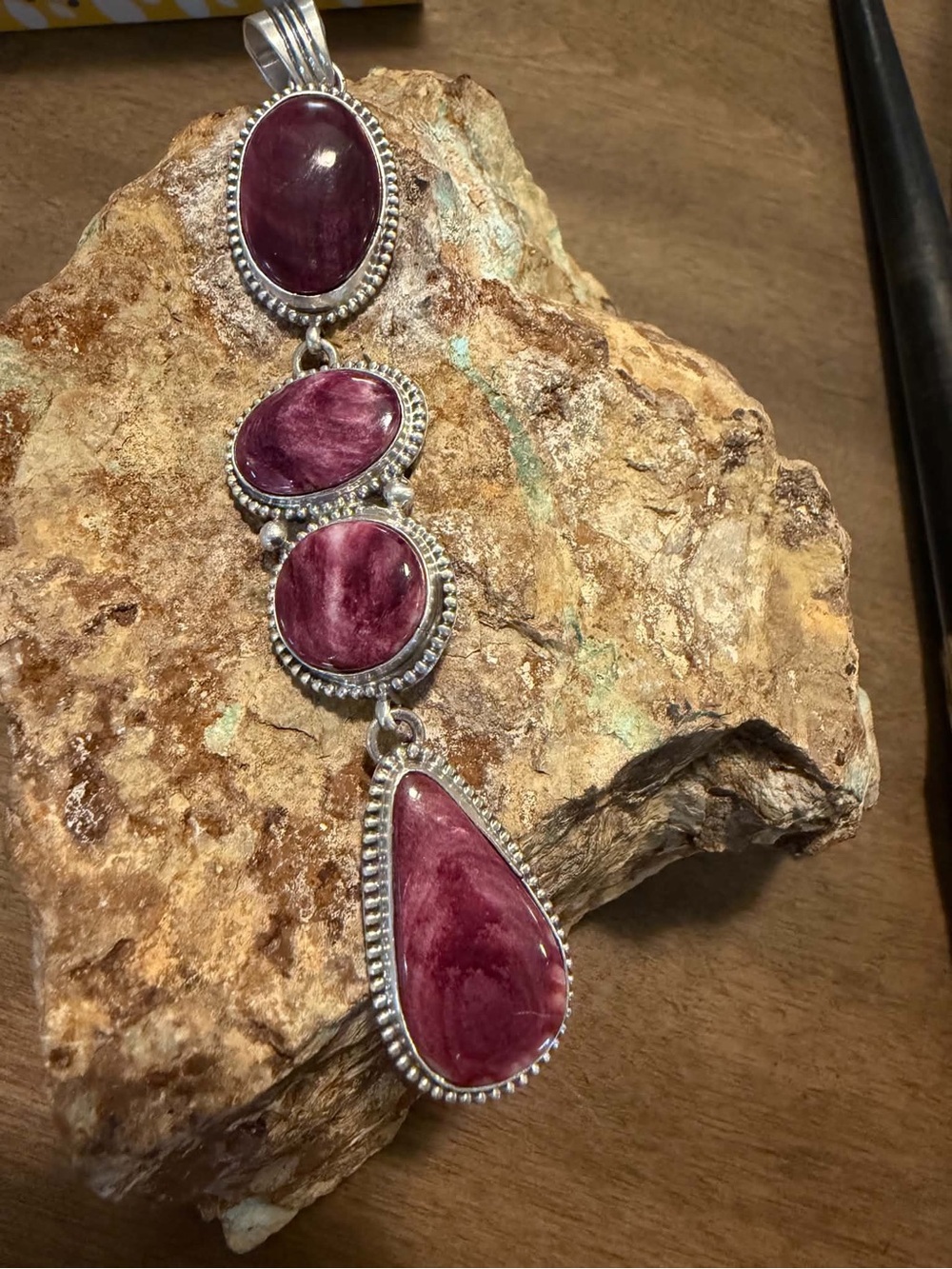 Navajo sterling silver purple spiny oyster pendant